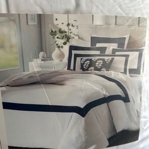 Everhome Hotel Emory Border, Full/Queen Comforter Set